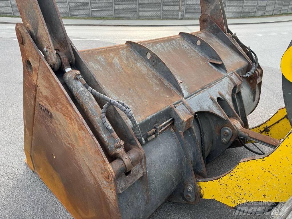 Liebherr L 538 Incarcator pe pneuri