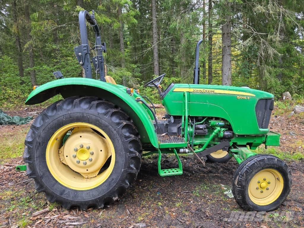 John Deere 5055 E Tractoare