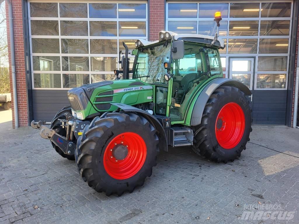 Fendt 211 Vario TMS Tractoare