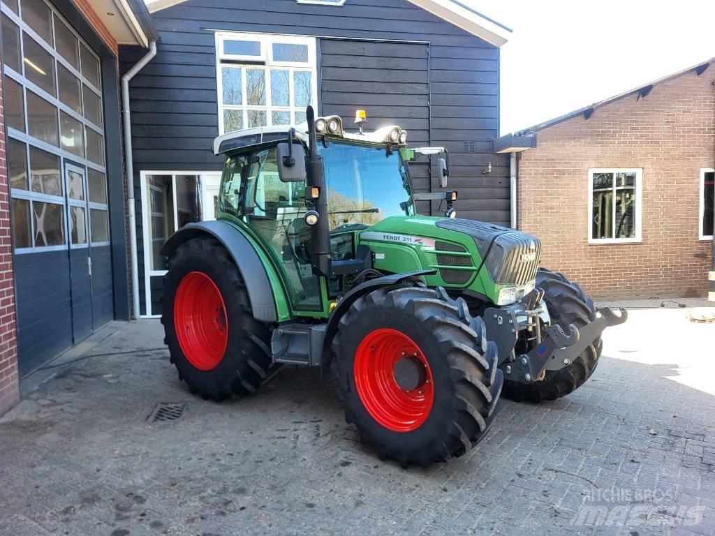 Fendt 211 Vario TMS Tractoare