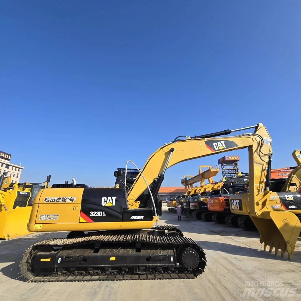 CAT 323 D L Excavatoare 7t - 12t