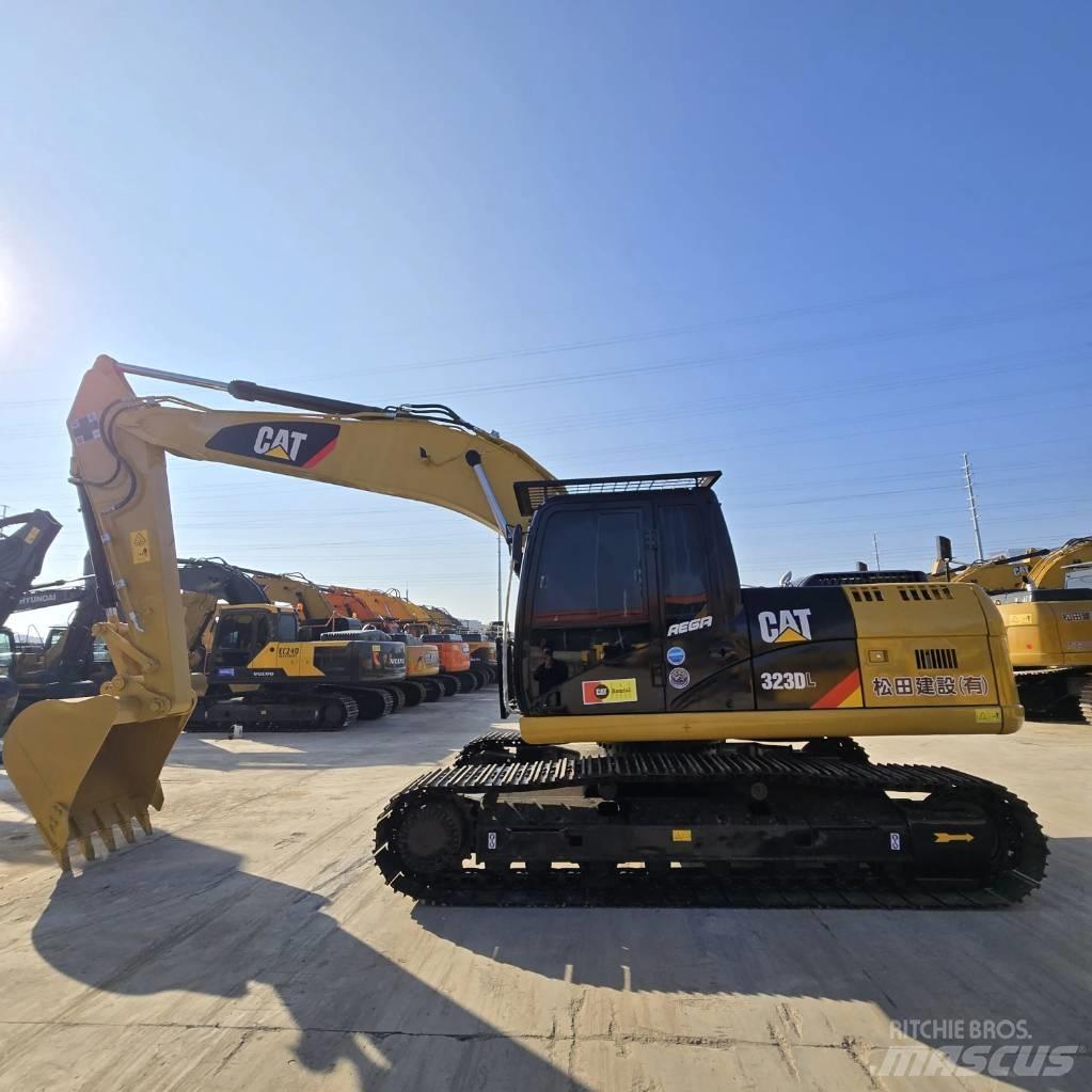 CAT 323 D L Excavatoare 7t - 12t