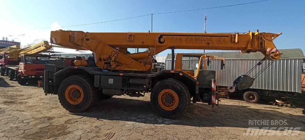 Liebherr 1030 Macara teren accidentat