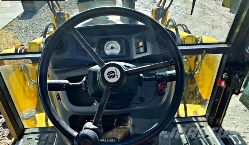 New Holland B 115 Buldoexcavatoare