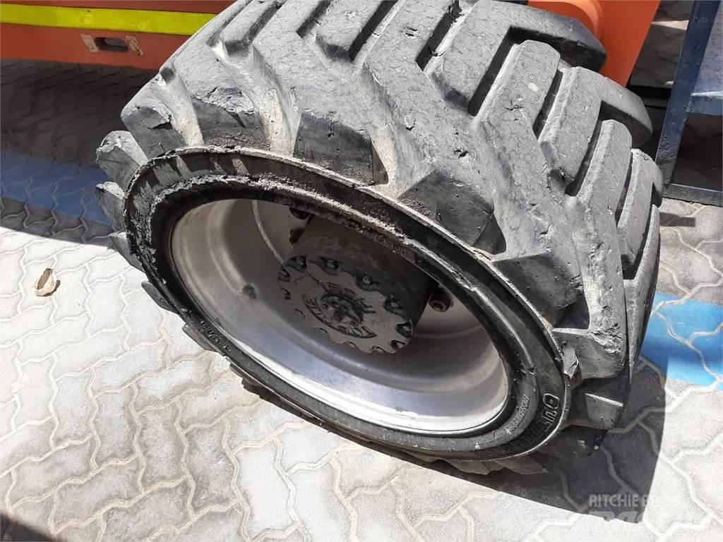 JLG 800AJ Nacele cu brat articulat