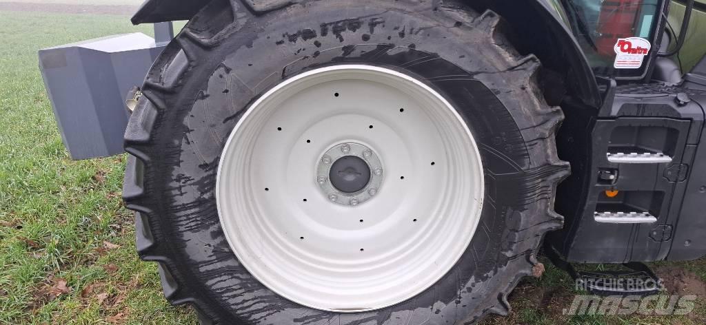 Valtra T235 active Tractoare