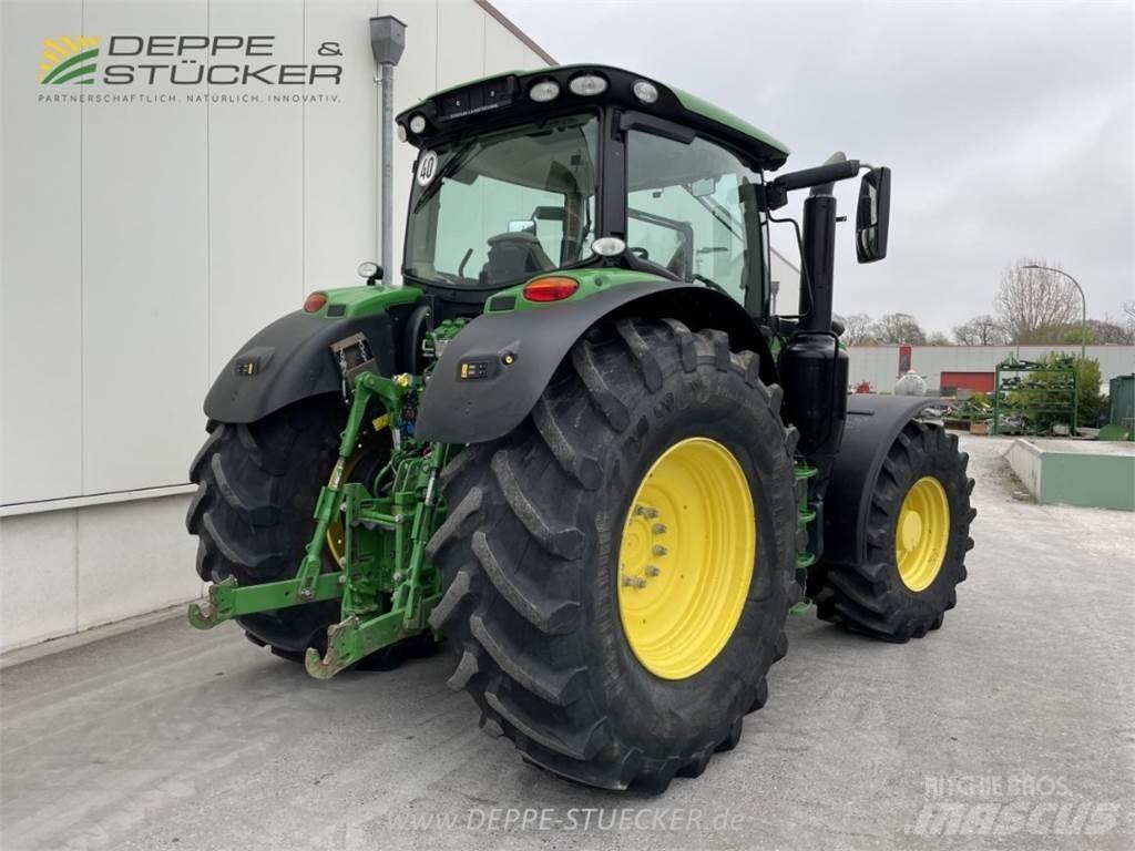 John Deere 6215R Tractoare