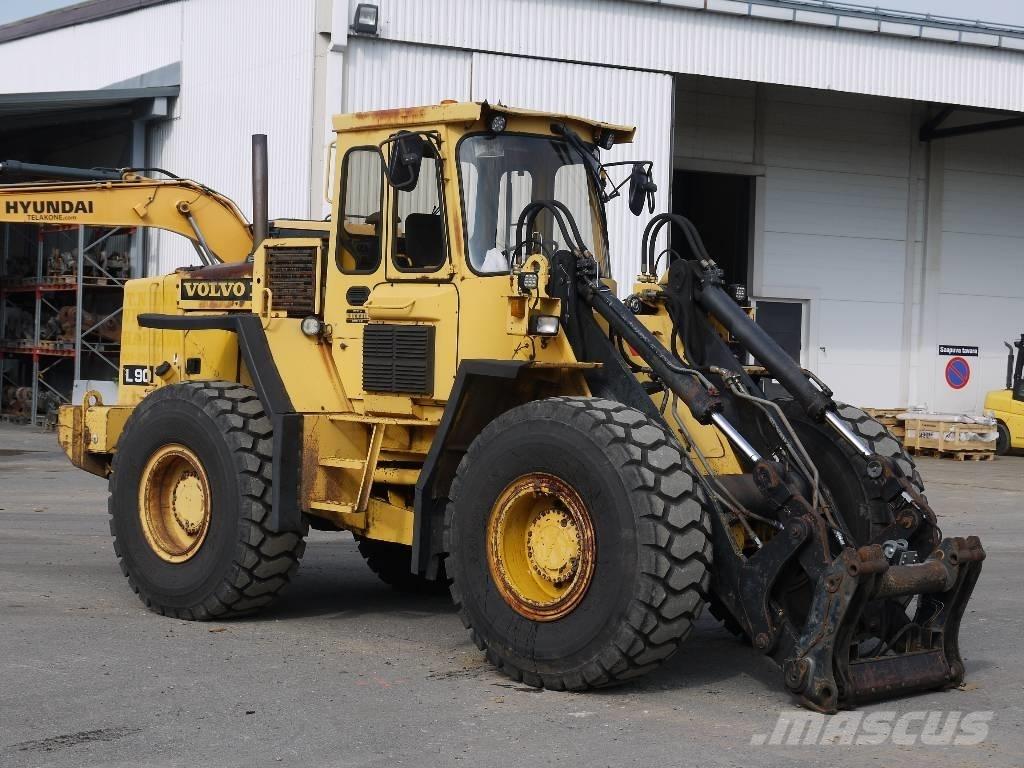 Volvo L 90 Incarcator pe pneuri