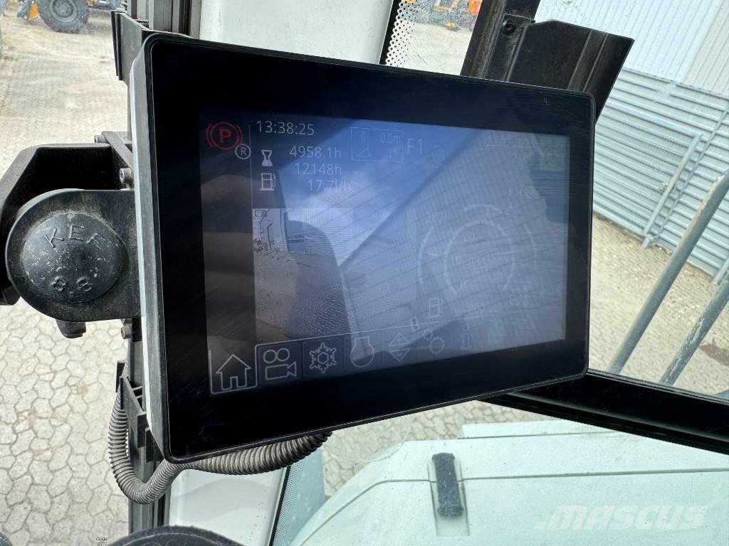 Liebherr L586 Incarcator pe pneuri