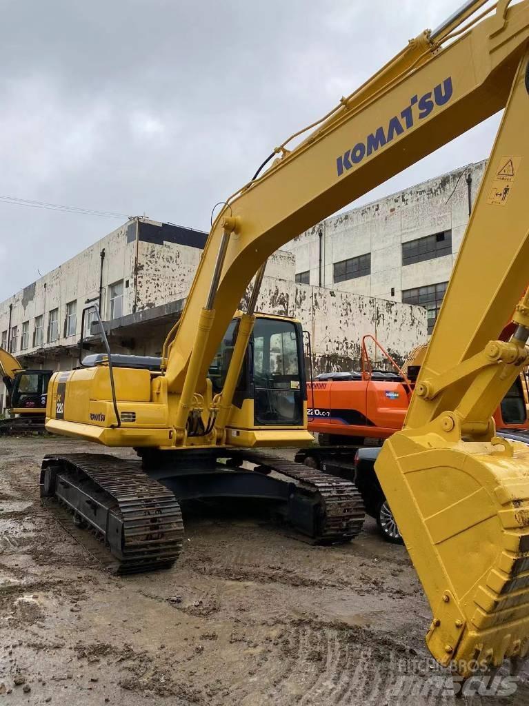 Komatsu 220 Excavatoare pe șenile

