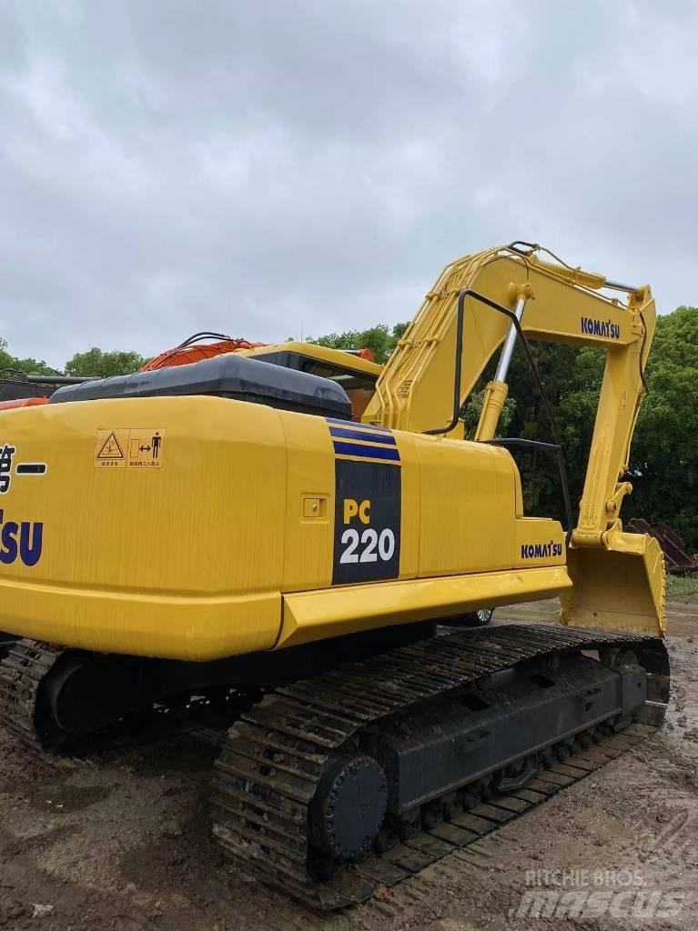 Komatsu 220 Excavatoare pe șenile
