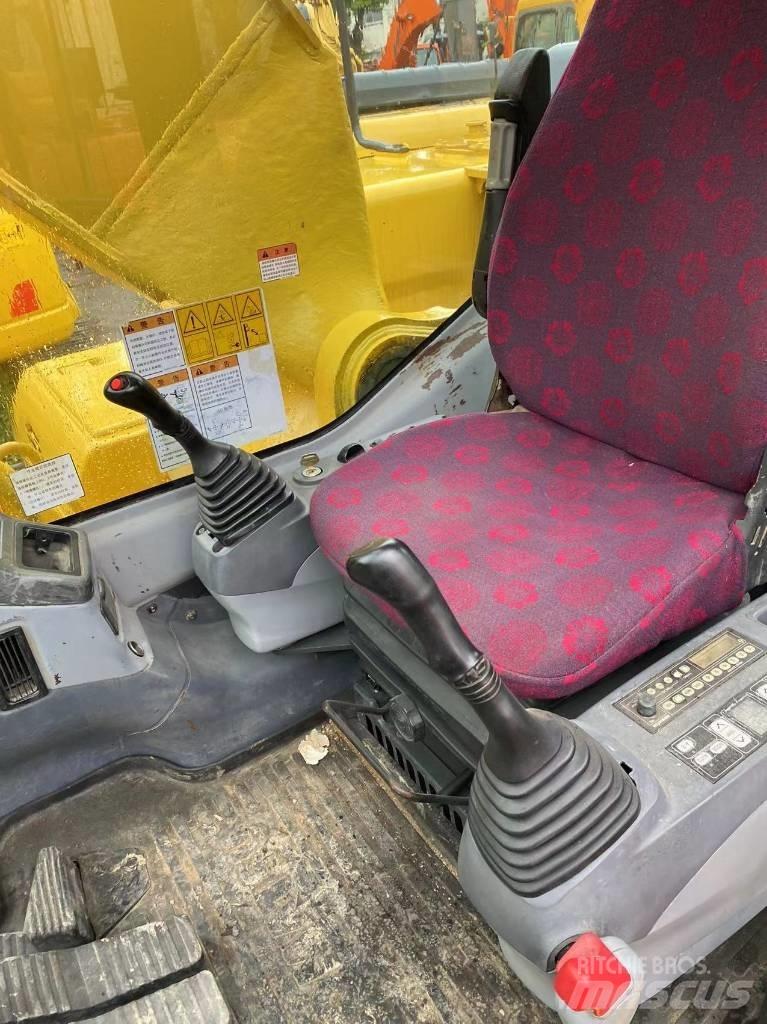 Komatsu 220 Excavatoare pe șenile
