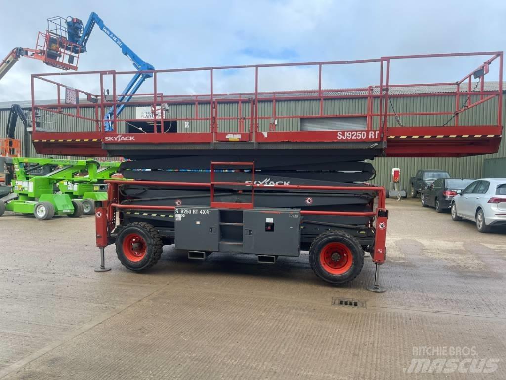 SkyJack SJ 9250 RT Platforme foarfeca