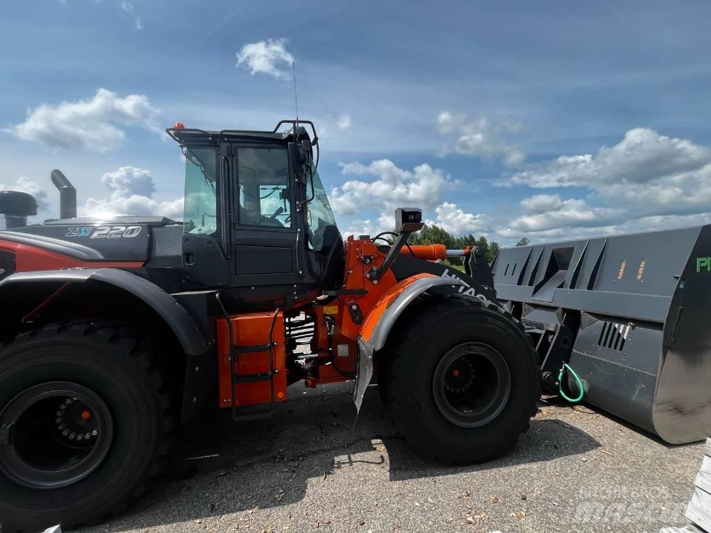 Hitachi ZW 220 Incarcator pe pneuri