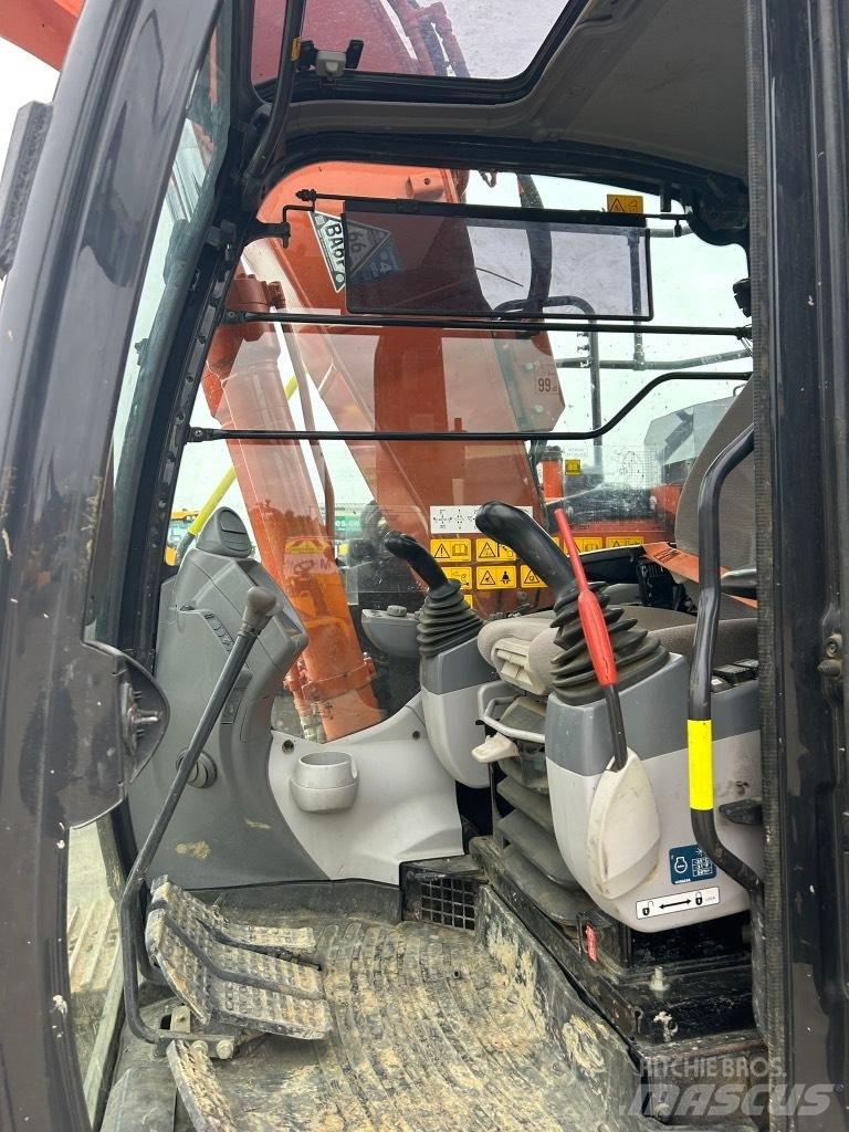Hitachi ZX135 US-6 Excavatoare pe șenile

