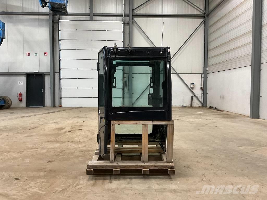 Kubota U 56-5 Cabine si interior