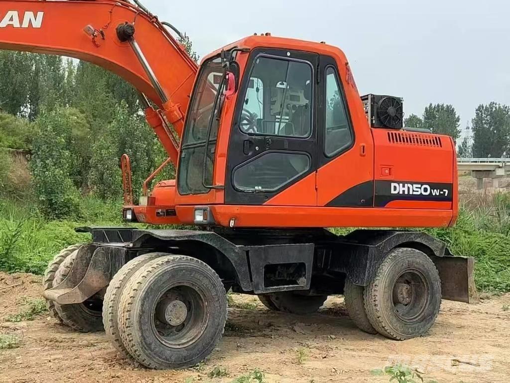 Doosan 150 W-7 Excavatoare cu roti