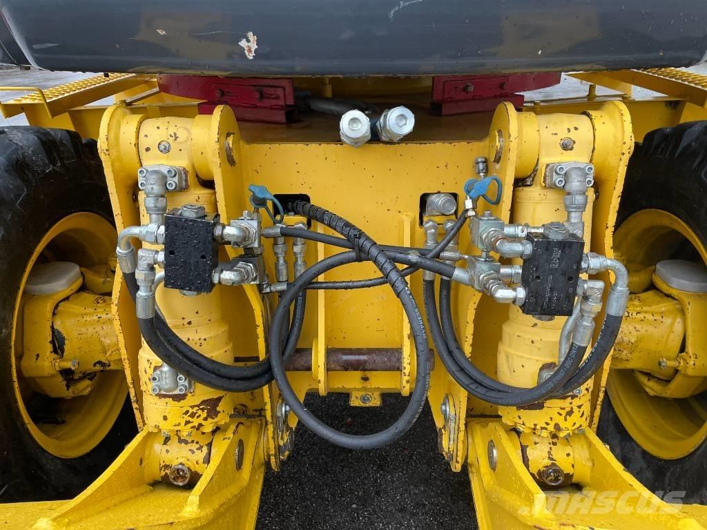 Komatsu PW 98 MR-8 Excavatoare cu roti