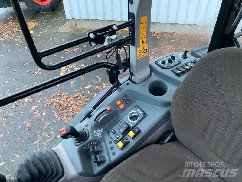 CLAAS NEXOS 240 S Tractoare