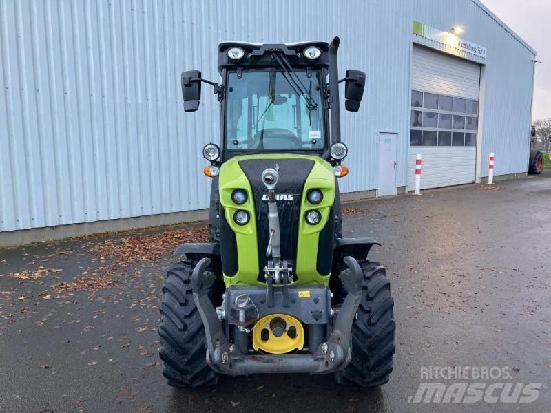 CLAAS NEXOS 240 S Tractoare