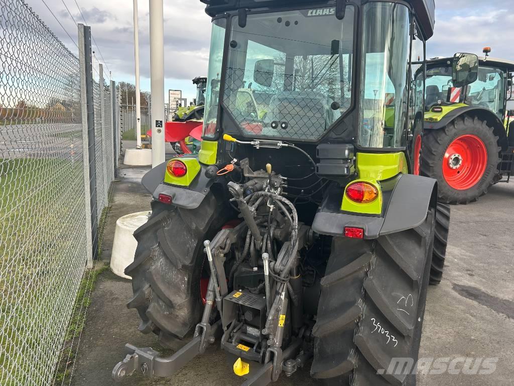 CLAAS Nexos 220 Tractoare