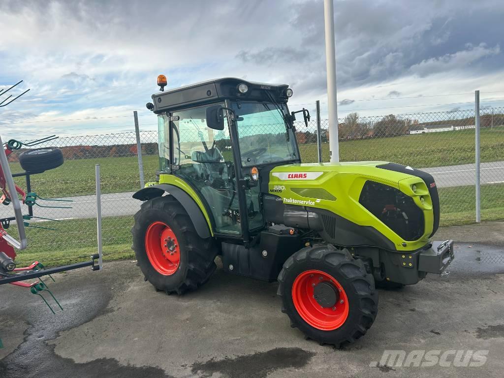 CLAAS Nexos 220 Tractoare