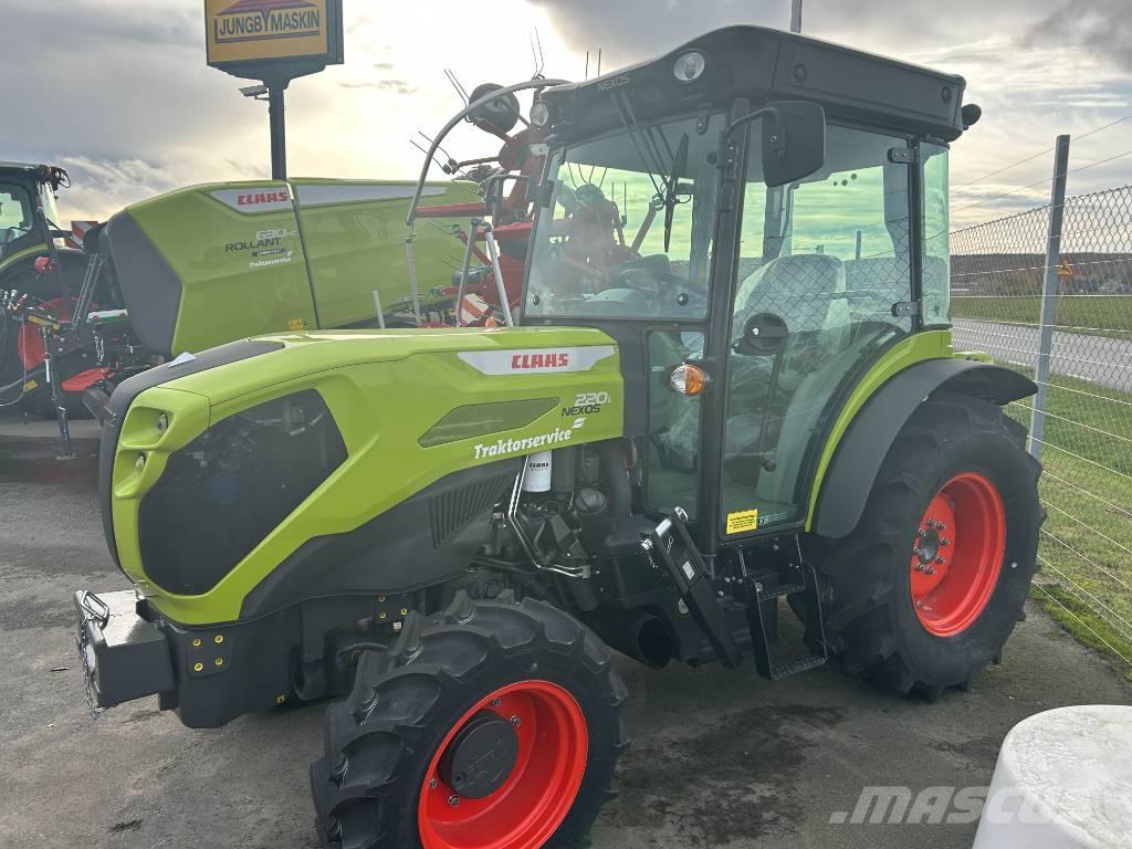 CLAAS Nexos 220 Tractoare