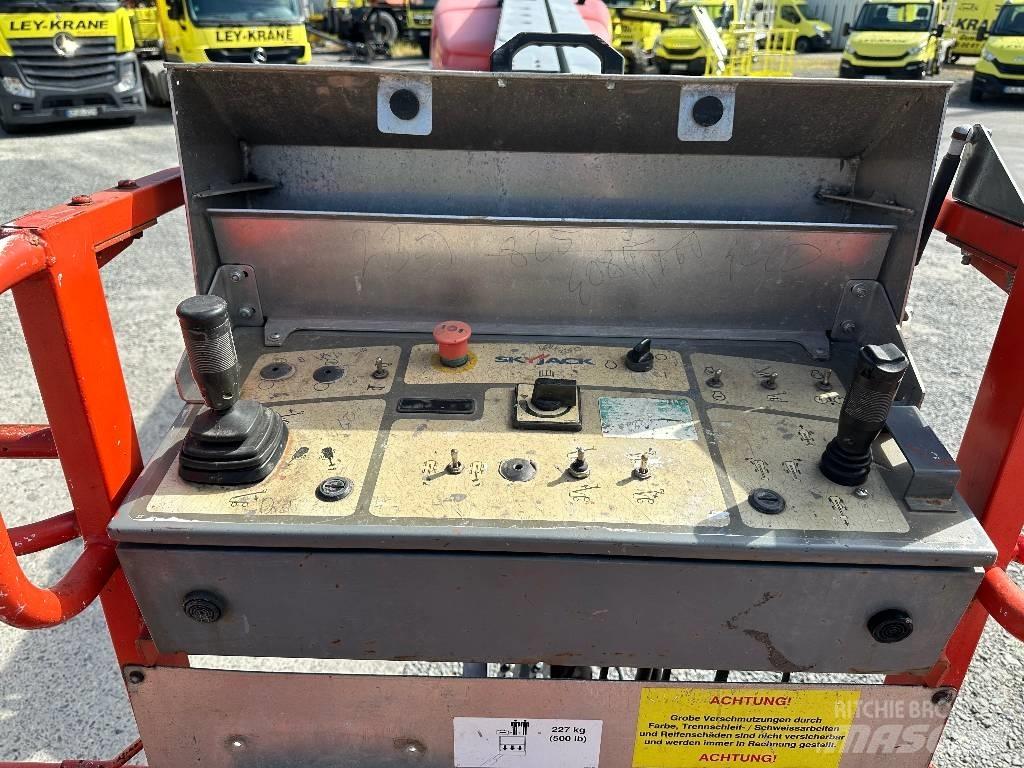 SkyJack SJ66T Nacele cu brat articulat