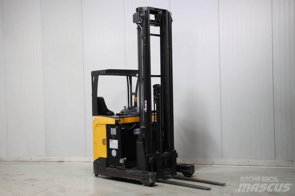 Atlet UMS160D Stivuitor cu catarg retractabil