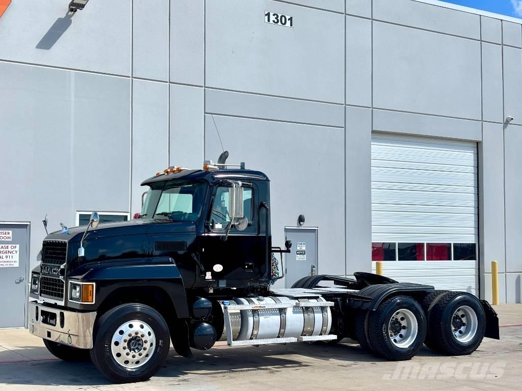 Mack Pinnacle Autotractoare