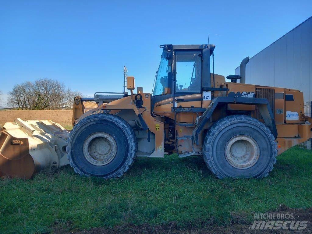 CASE 821 C Incarcator pe pneuri