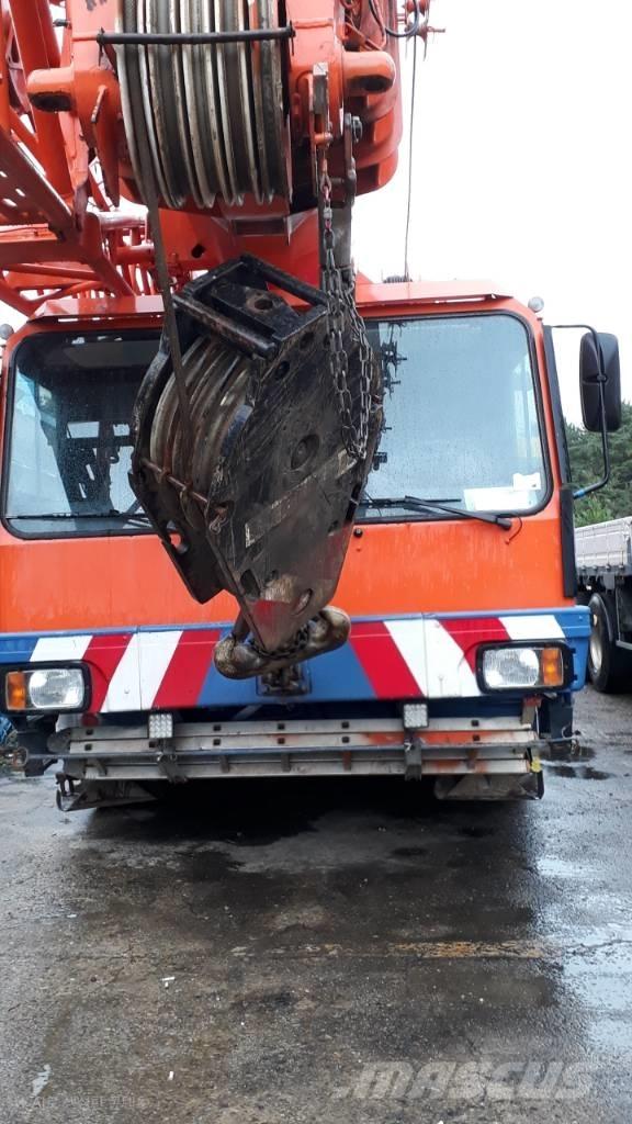 Liebherr LTM 1090-2 Macara pentru orice teren
