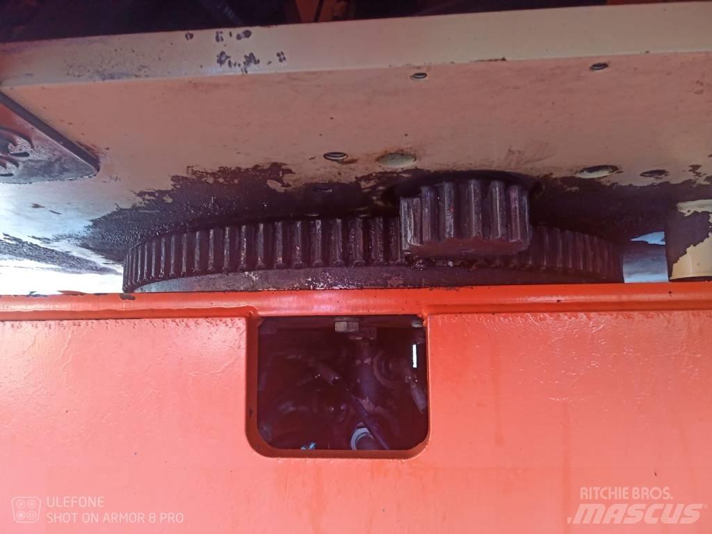 JLG 800 AJ Nacele cu brat articulat