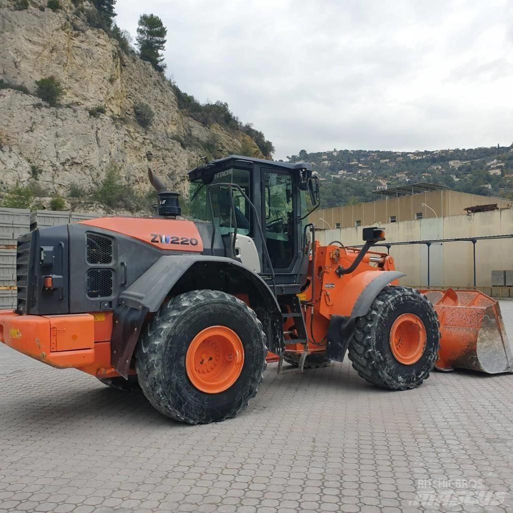 Hitachi ZW 220-5 Incarcator pe pneuri