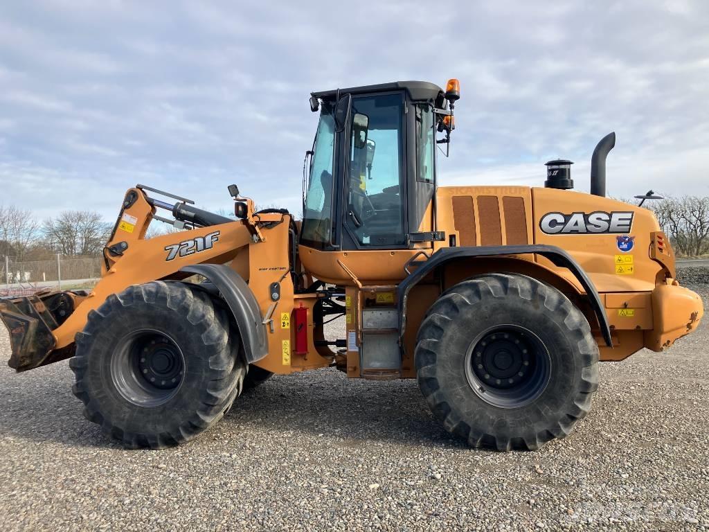 CASE 721 F Incarcator pe pneuri