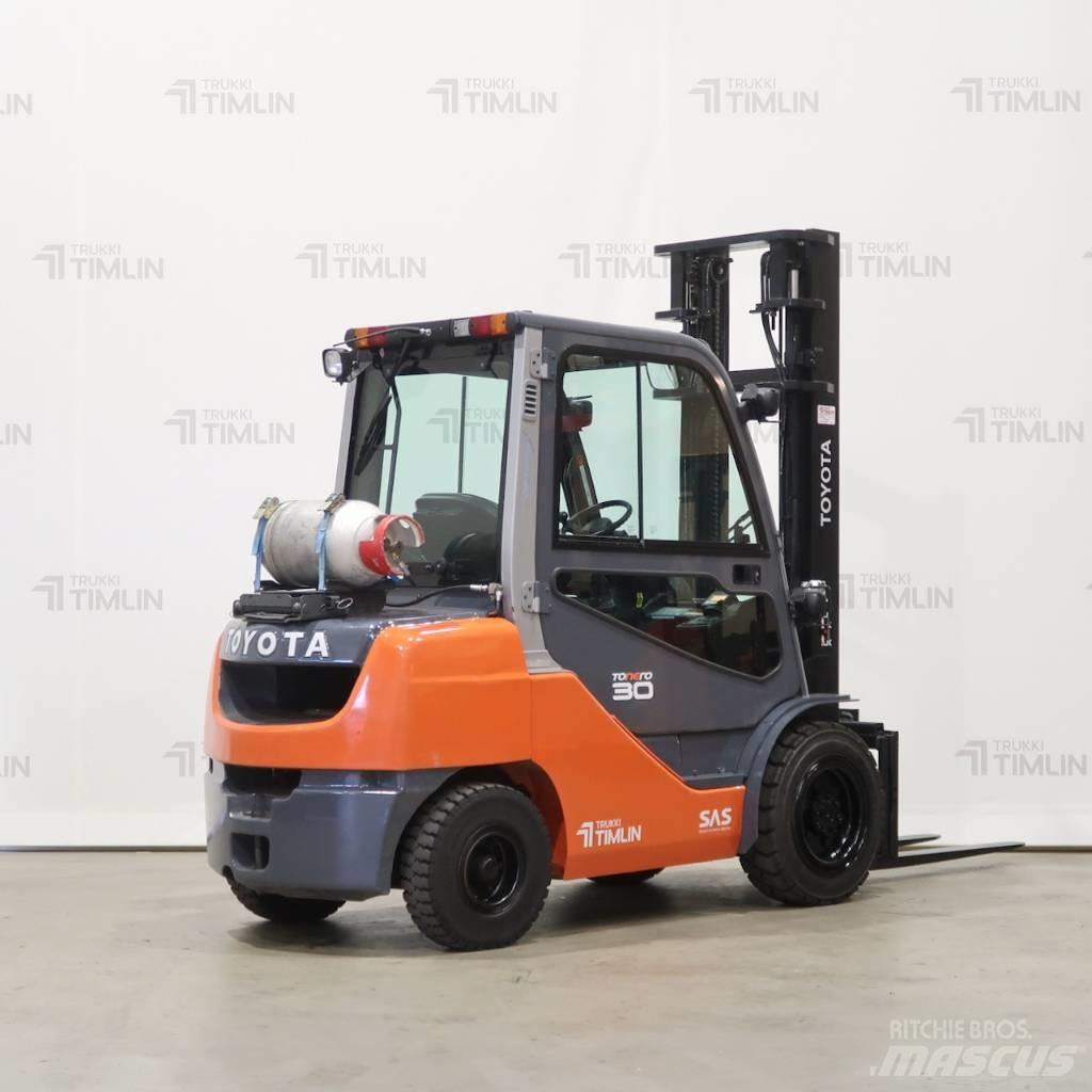 Toyota 02-8FGF30 Stivuitor GPL