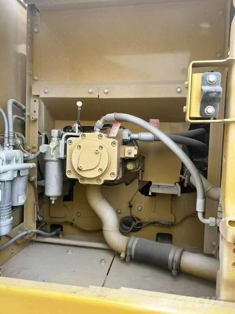 CAT 323 Excavatoare pe șenile
