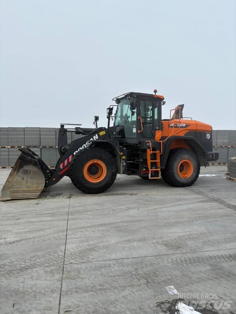 Doosan DL 320-7 Incarcator pe pneuri