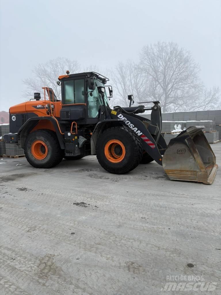 Doosan DL 320-7 Incarcator pe pneuri