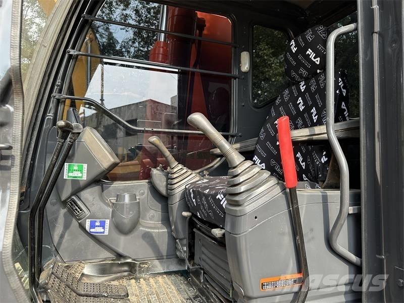 Hitachi 200 Excavatoare cu roti