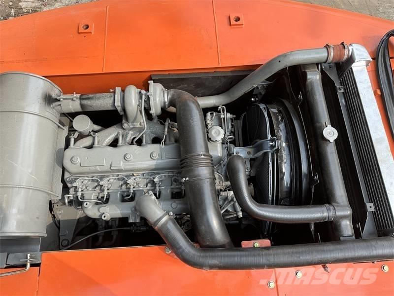 Hitachi 200 Excavatoare cu roti