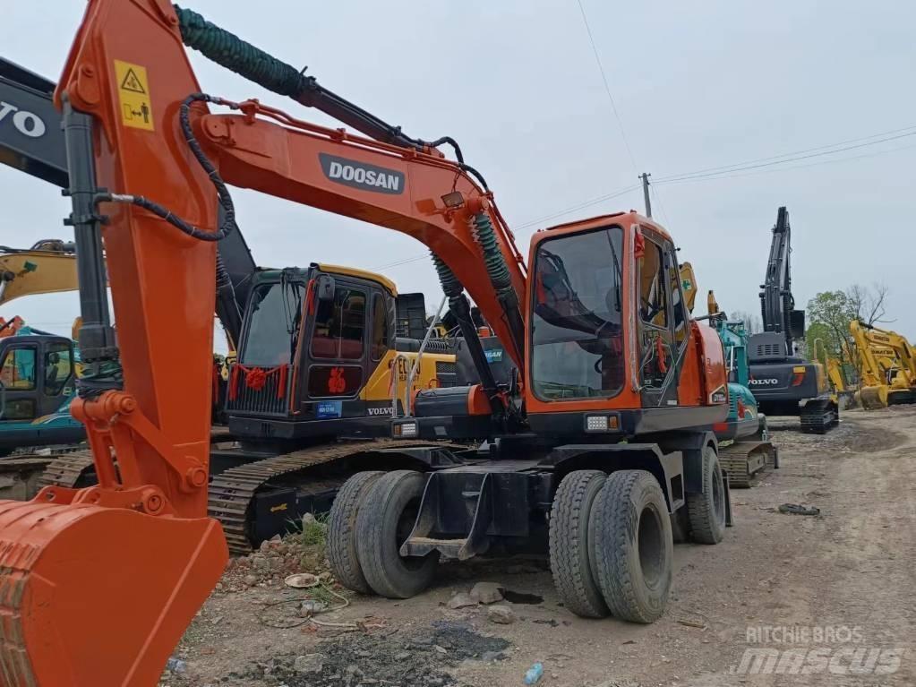 Doosan 150 W Excavatoare cu roti