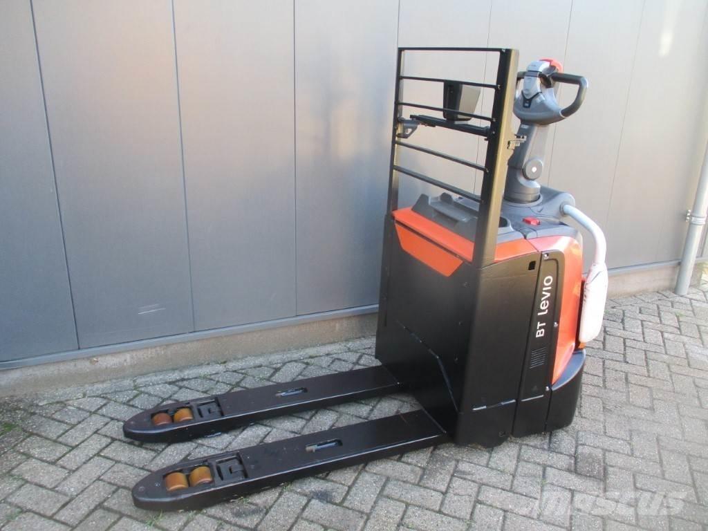 Toyota LPE 200 Transpaleta cu platforma
