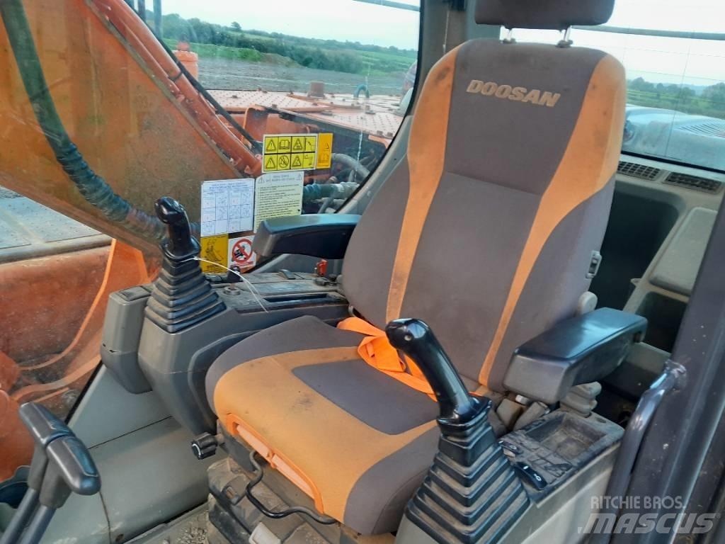 Doosan DX 225 Excavatoare pe șenile
