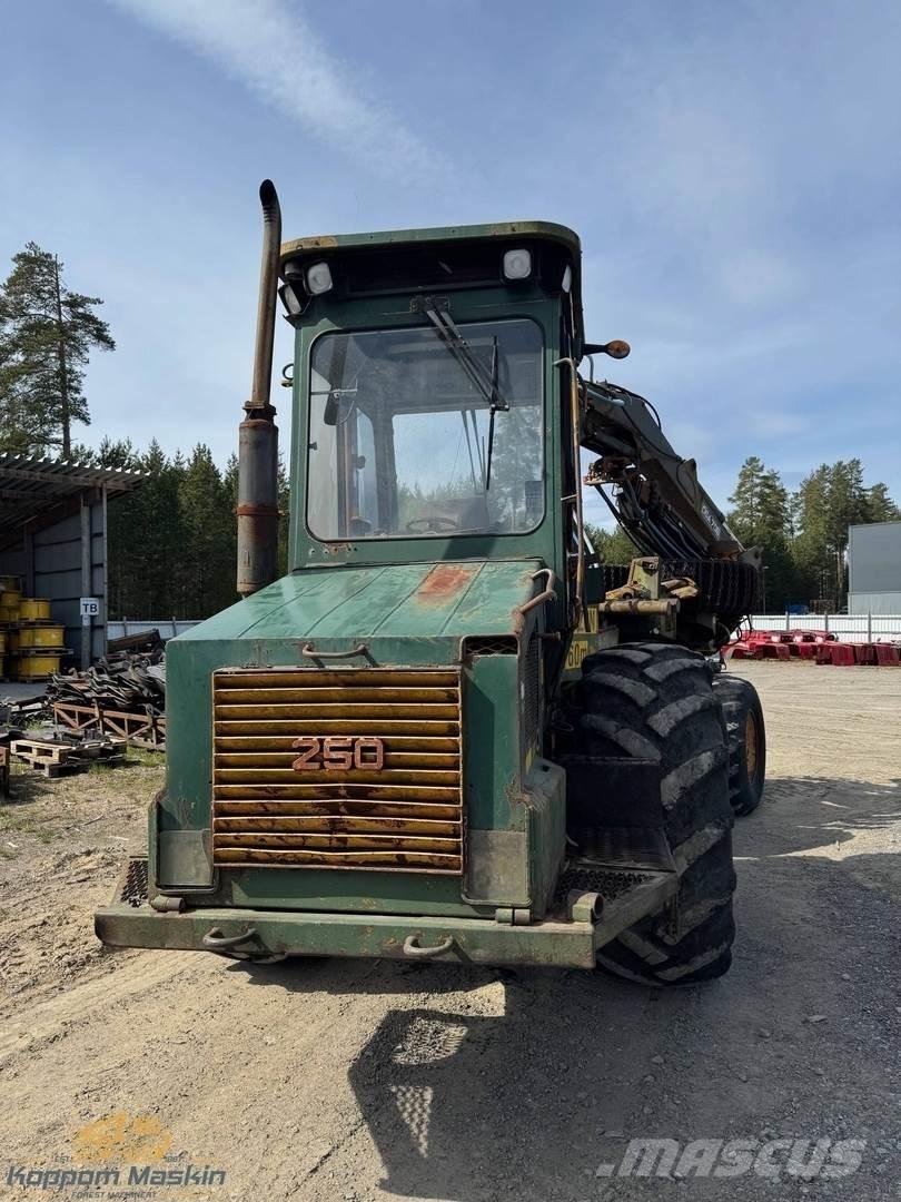 Ösa 250/706 Combine forestiere