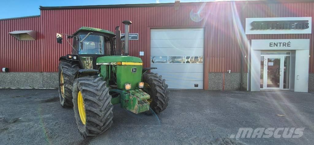 John Deere 4240 S Tractoare