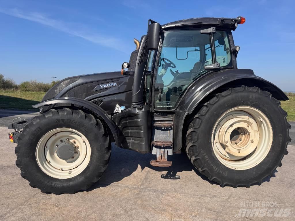 Valtra T 174 Tractoare