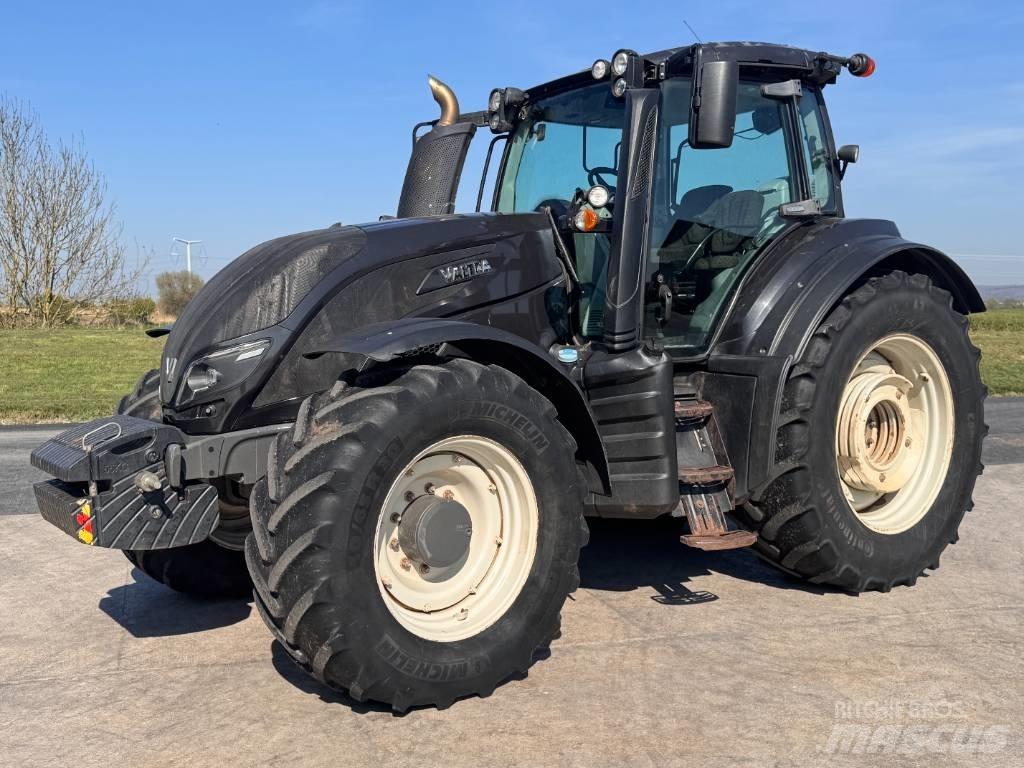 Valtra T 174 Tractoare