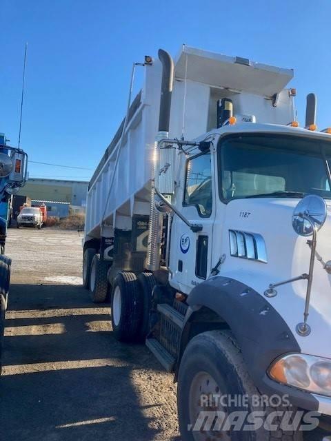 Mack GU813 Autobasculanta