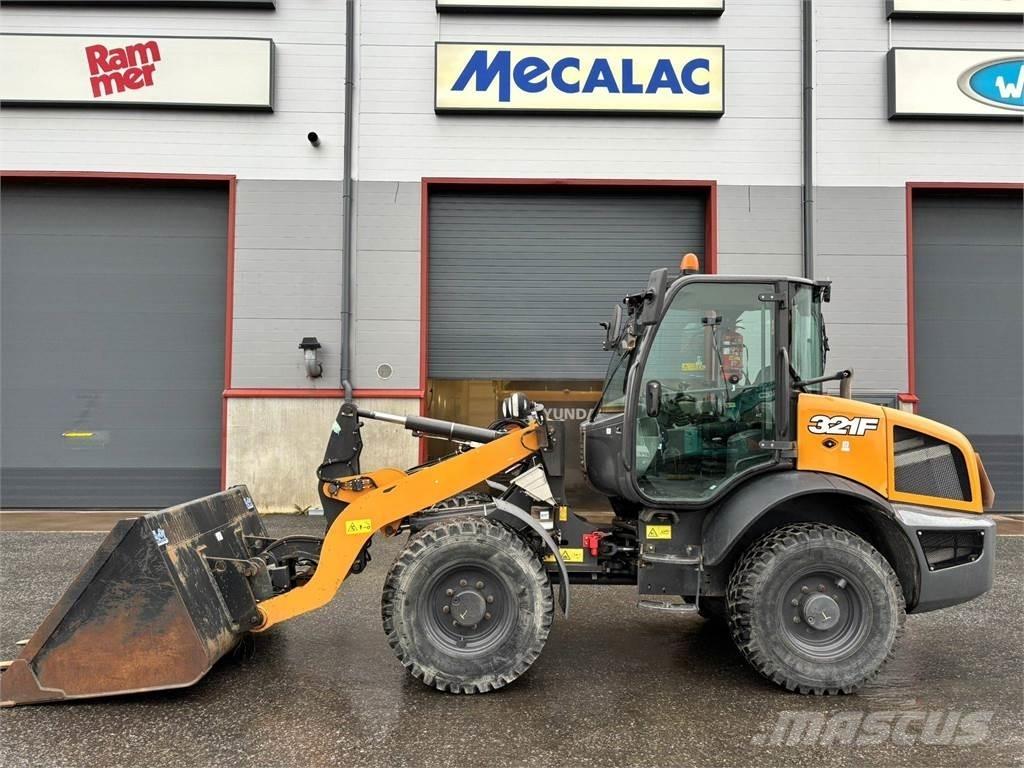 CASE 321f Incarcator pe pneuri